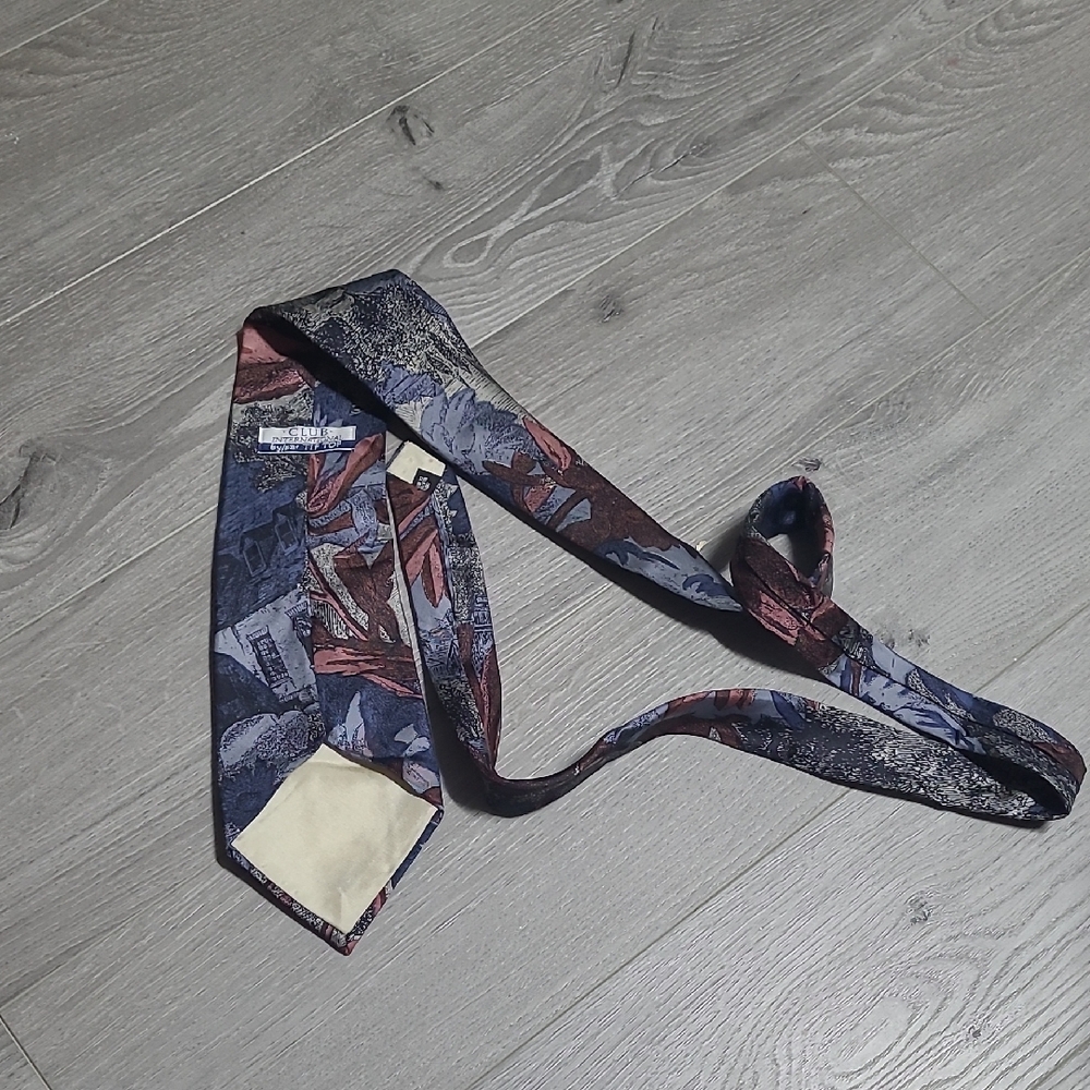Silk Patterned Men's Tie in Blue and Burgundy